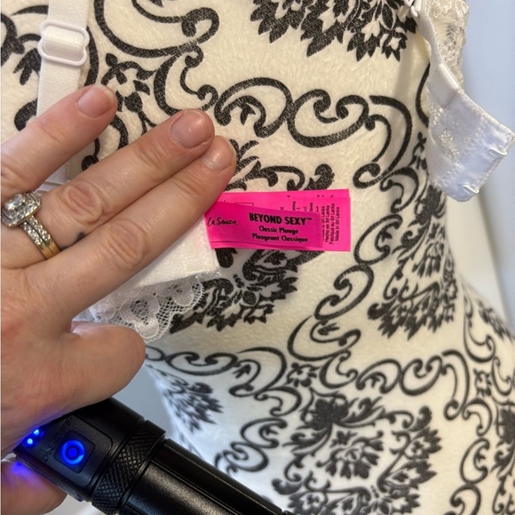 LA SENZA Beyond Sexy - Classic Plunge 36 C - Picture 5 of 7